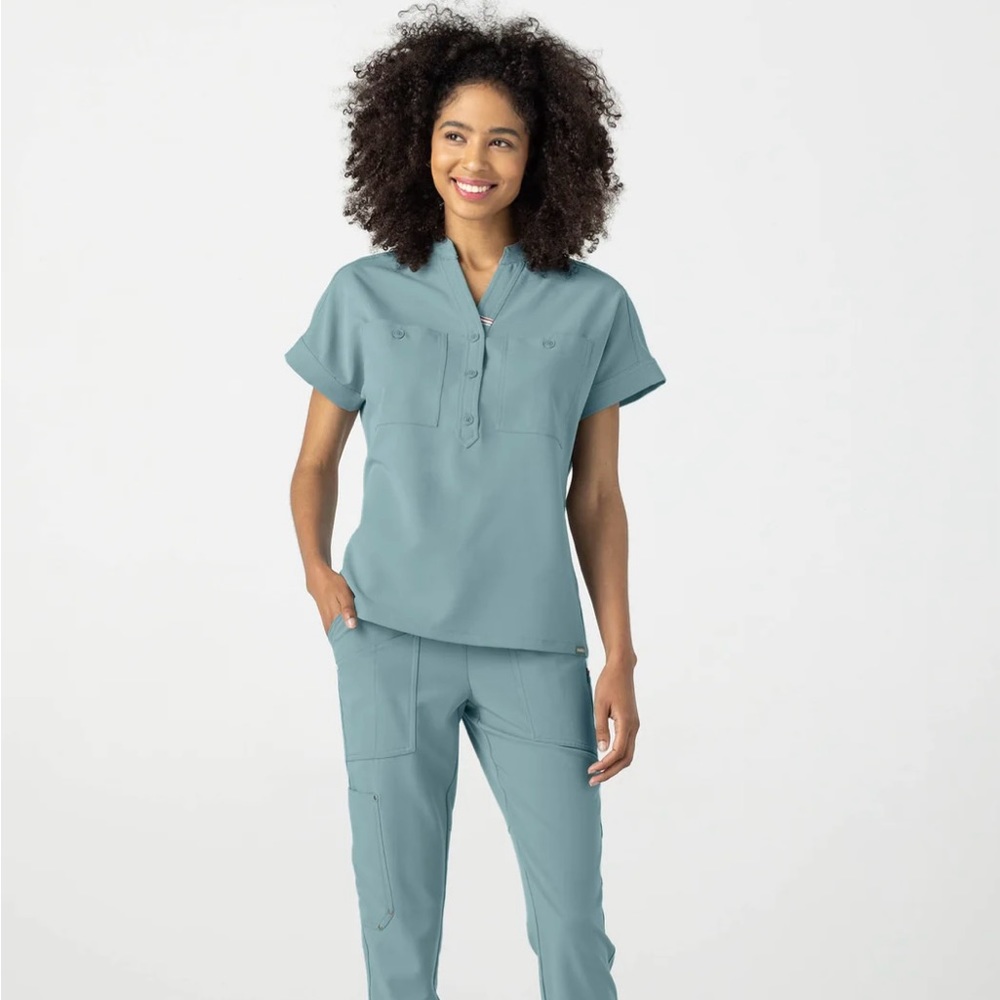 MEDICLO Stone blue scrub set
